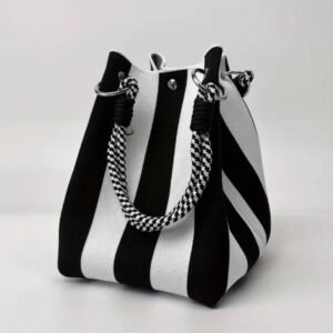 Bolso de mano ,textura tibiada chic