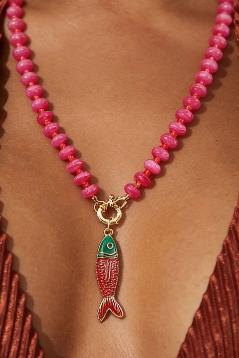 Collar con colgante de pez