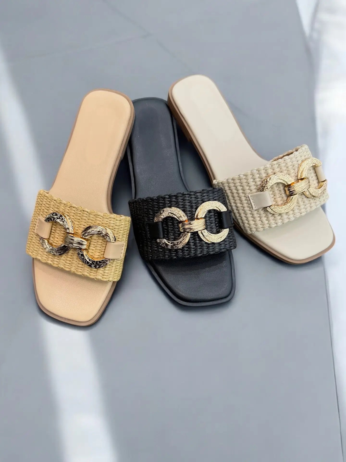 Sandalias slip-on de rafia