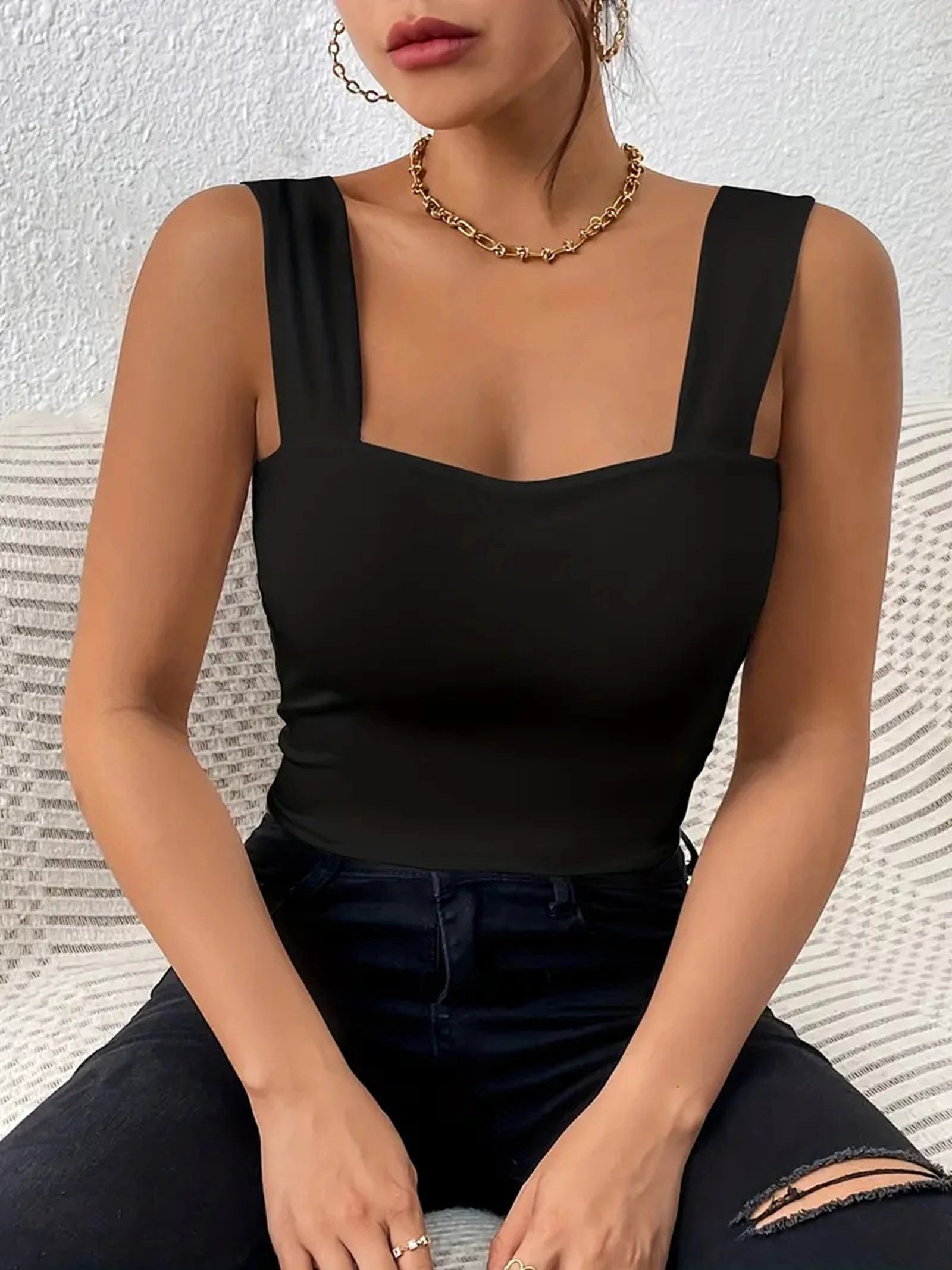 Top con cuello en U tirantes anchos