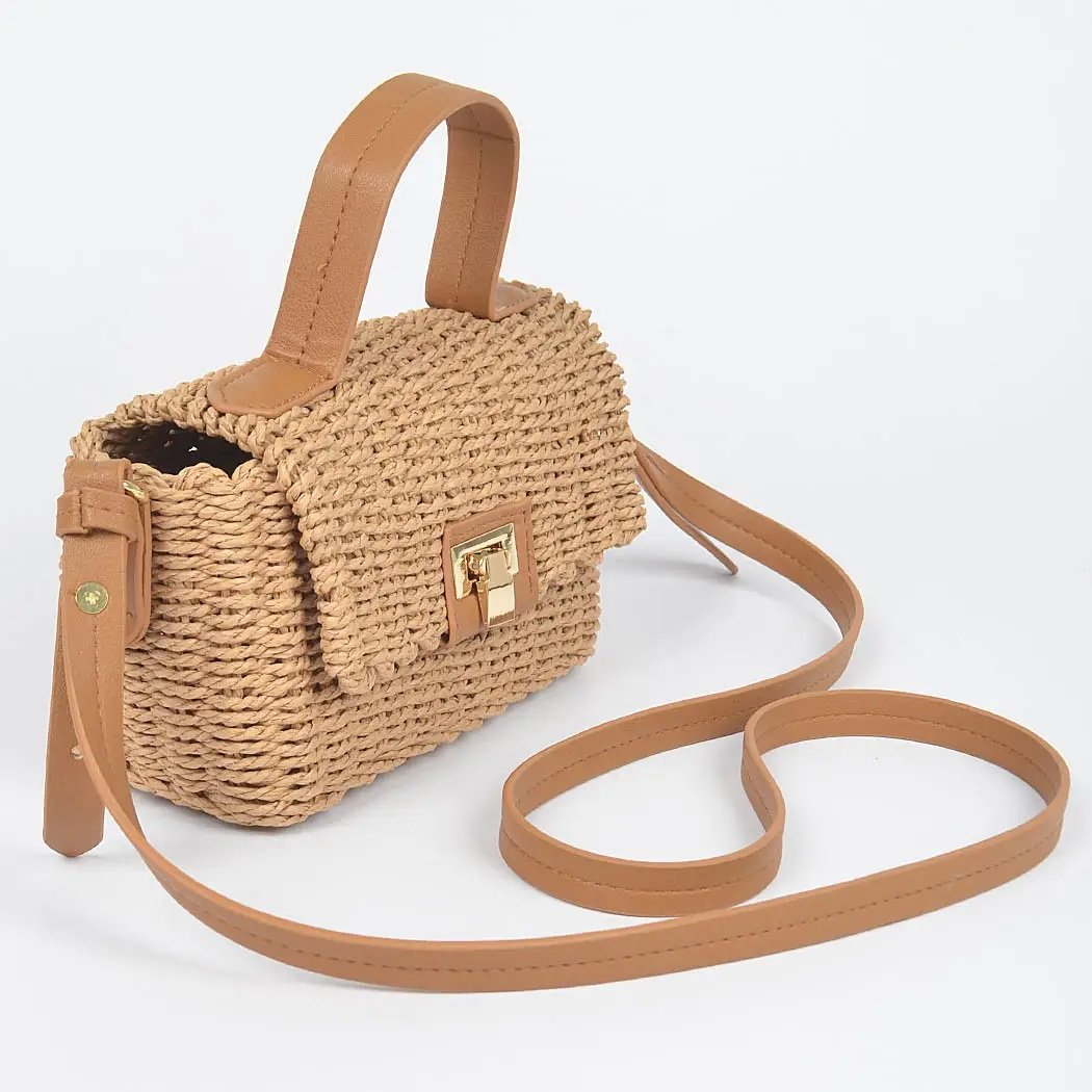 Bolso con asa superior de paja