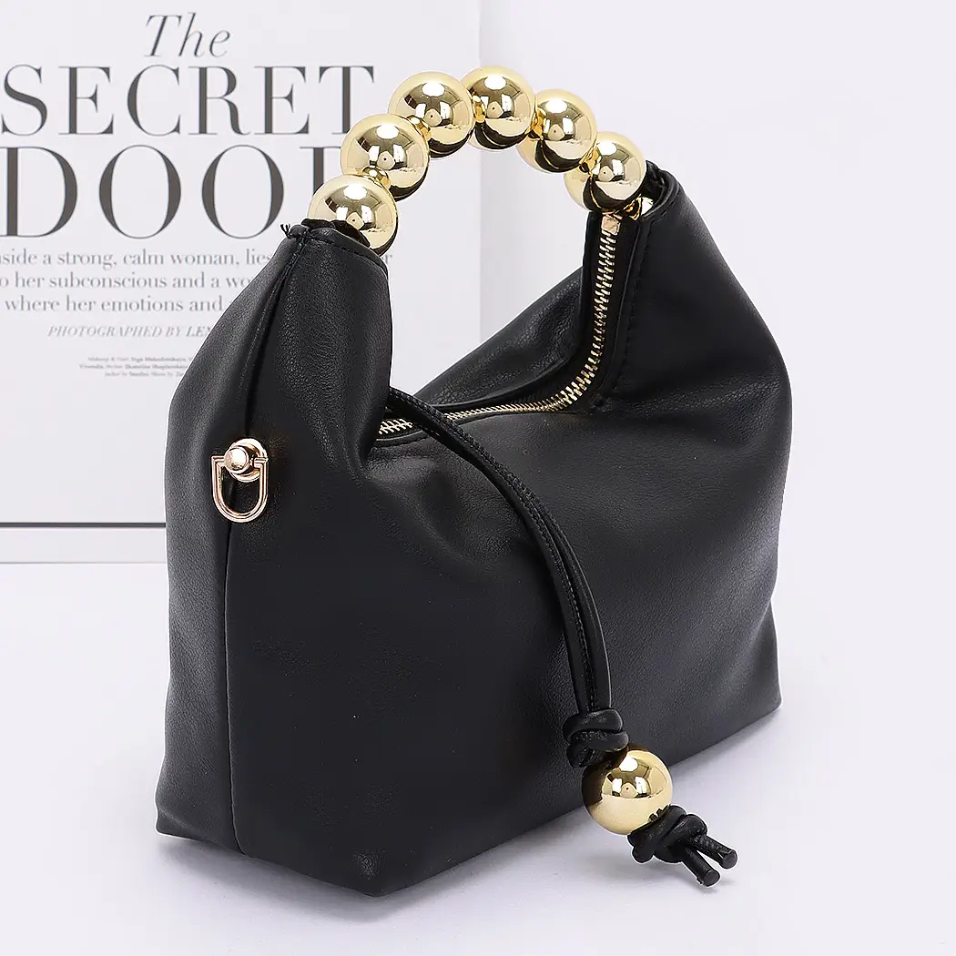 Bolso con asa de bolas