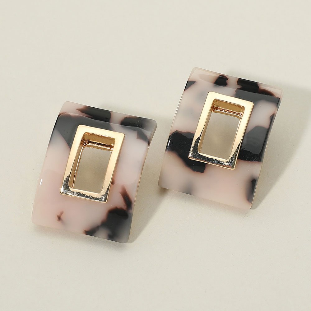 Pendientes con diseño geométrico