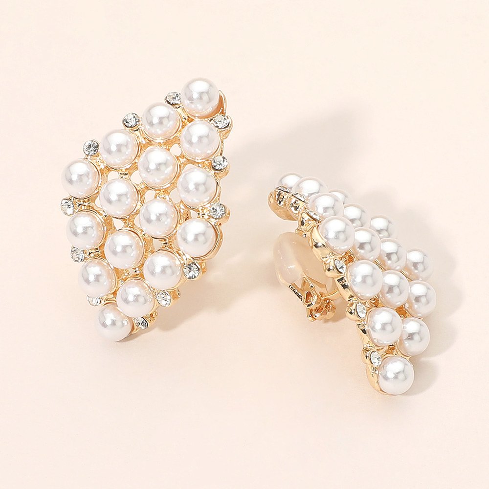 Pendientes clip vintage y perlas.