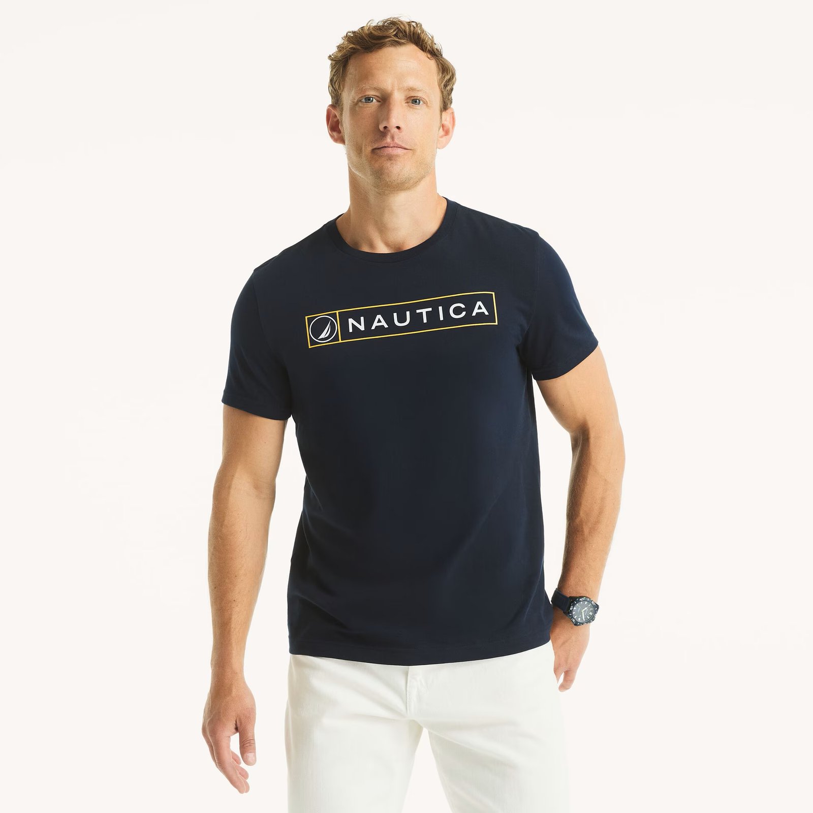 camiseta con logo gráfico