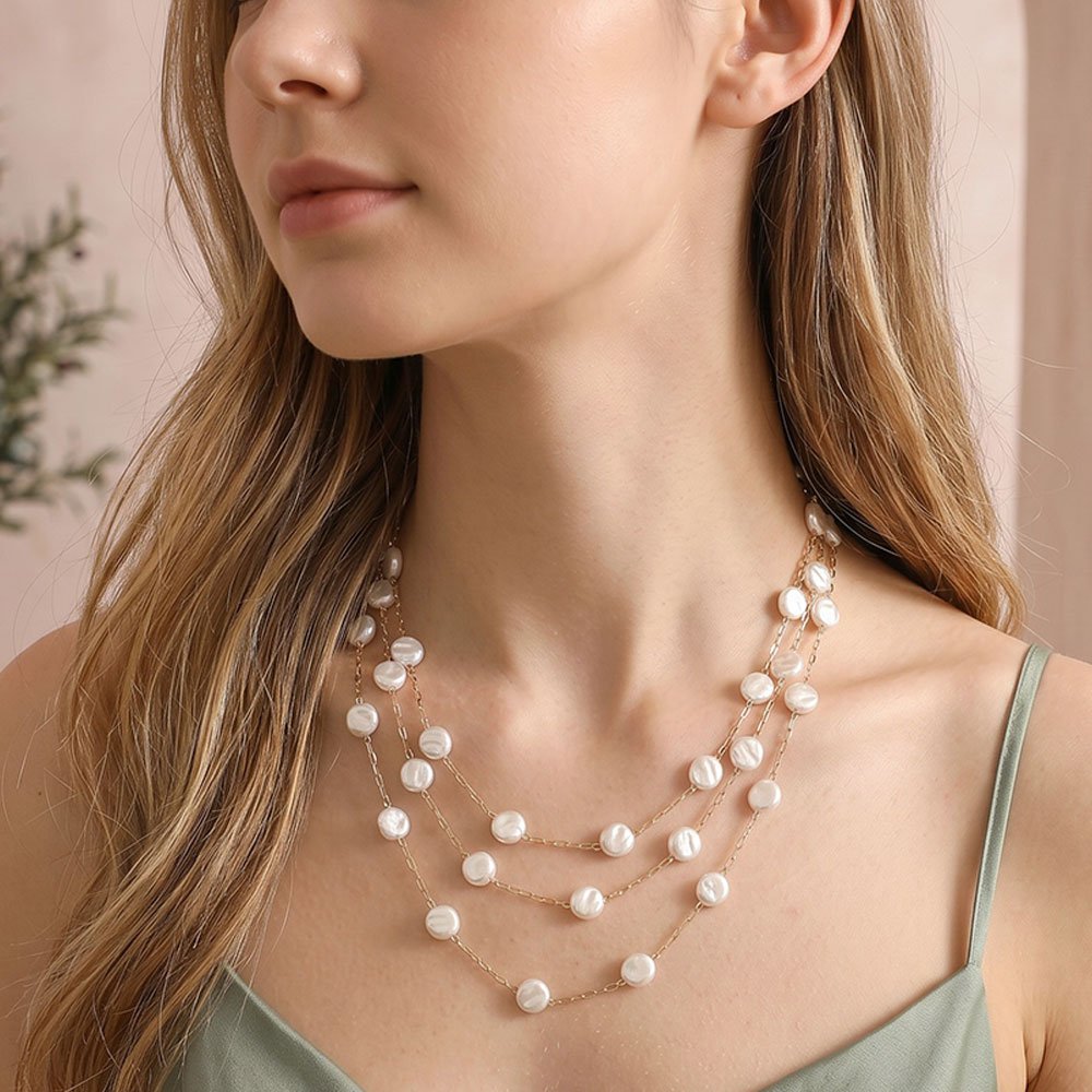 Collar de tres capas de discos de perlas