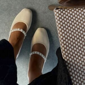 Zapatos puntera charol blanco
