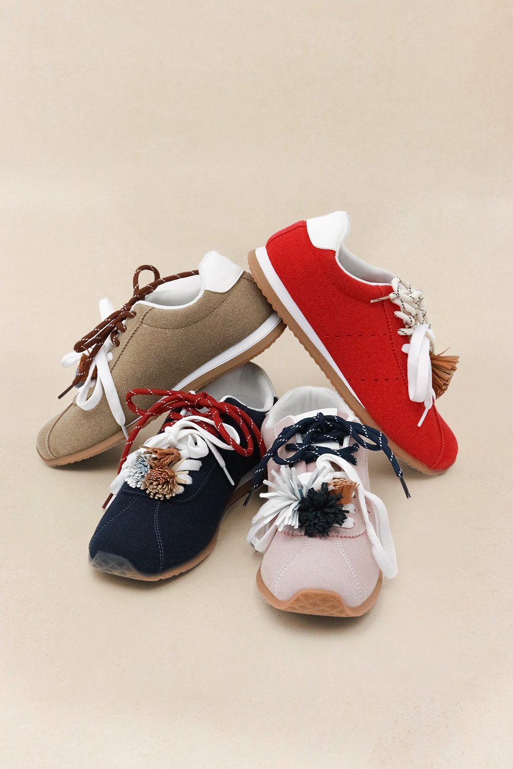 Zapatilla con Borlas
