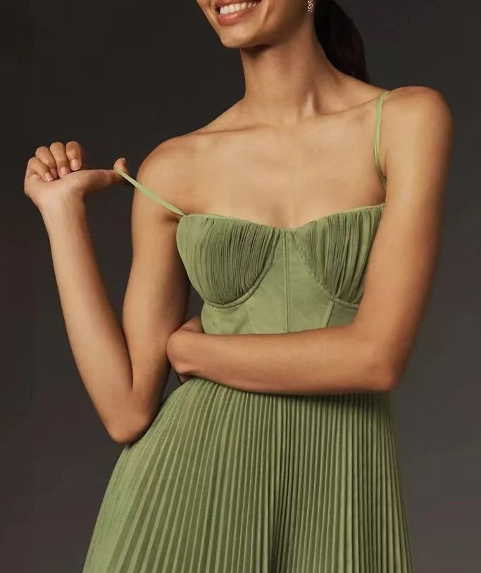 Vestido cóctel con pliegues - Imagen 3