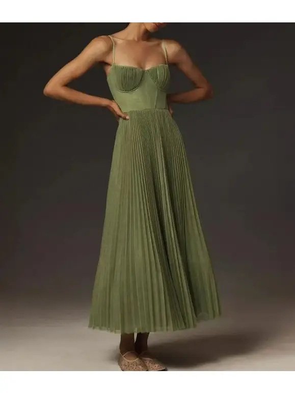 Vestido cóctel con pliegues