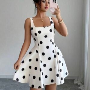Vestido con lunares negros