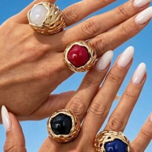 Anillo piedras huecas