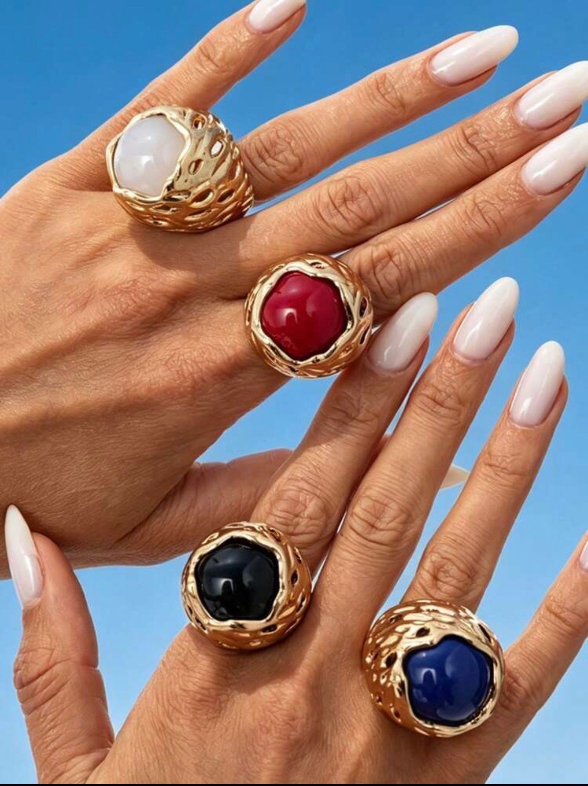 Anillo piedras huecas