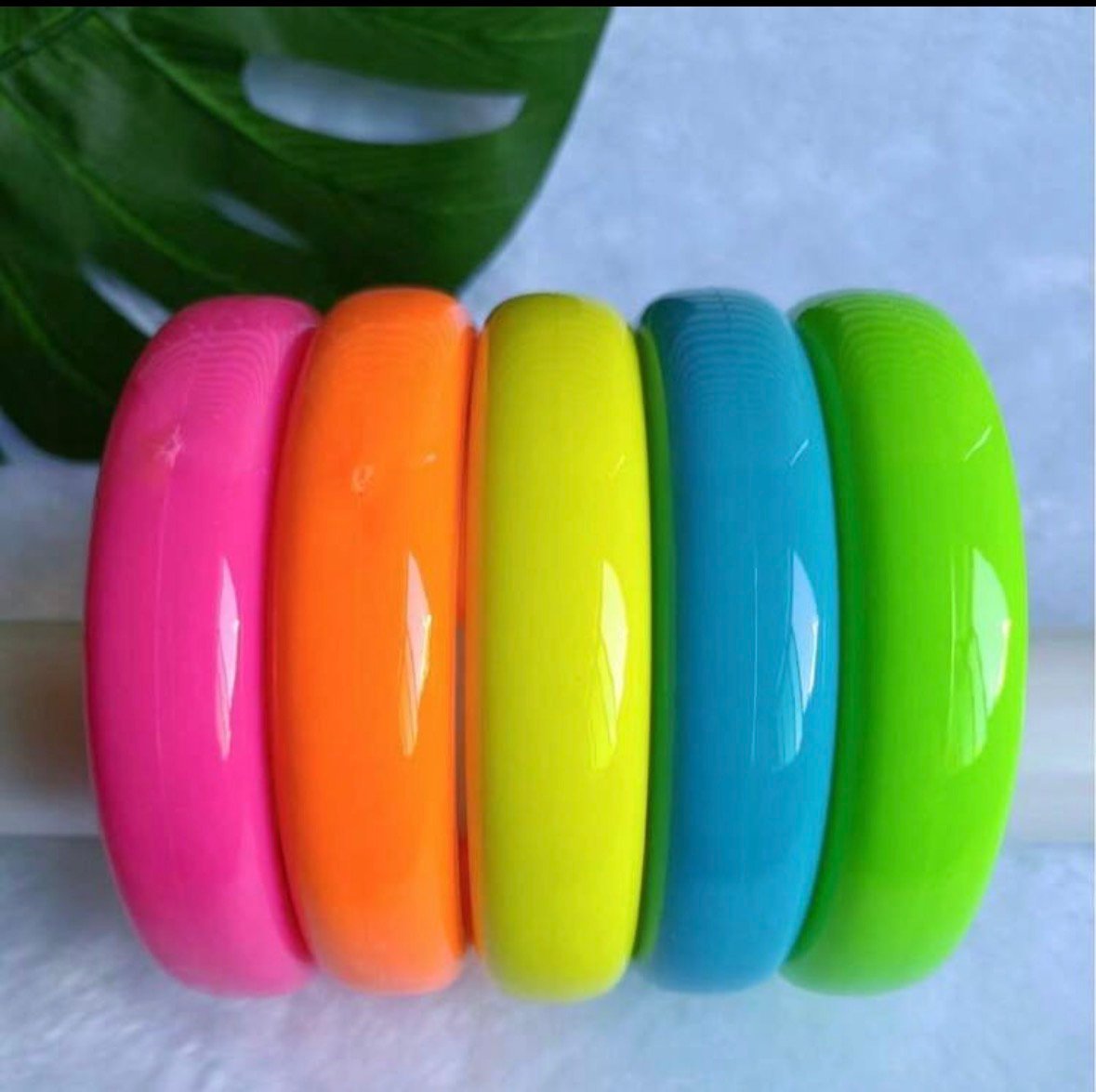 5 Pulsera de plástico